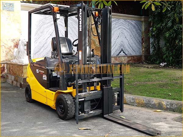 Xe nâng điện ngồi lái KOMATSU FB15G-12