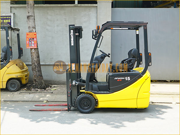 Xe nâng điện ngồi lái KOMATSU FB15M-12 gắn bình điện axít chì 48V - 468Ah LIFTTOP VTIL6