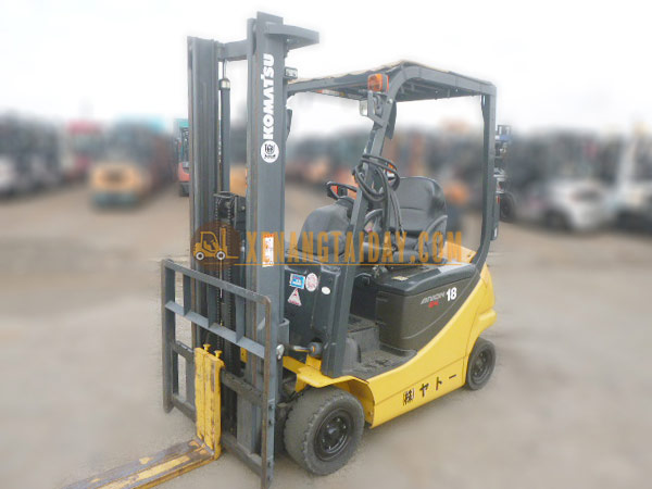 Xe nâng điện ngồi lái KOMATSU FB18-12