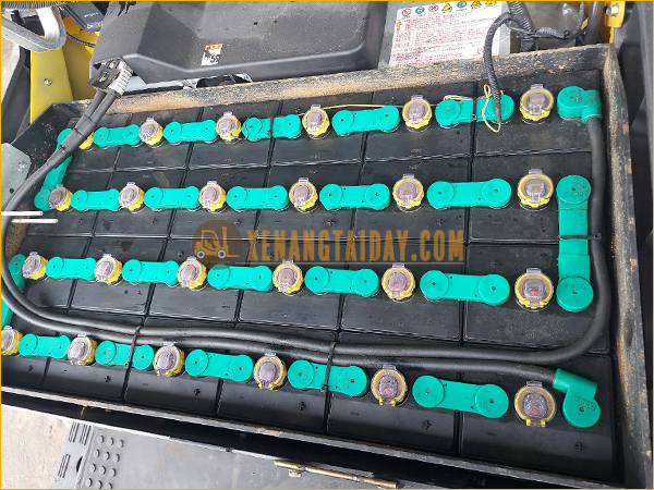 Xe nâng điện ngồi lái 3 bánh KOMATSU FB15M-12