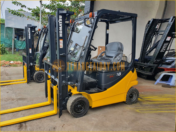 Xe nâng điện ngồi lái KOMATSU FB18-12