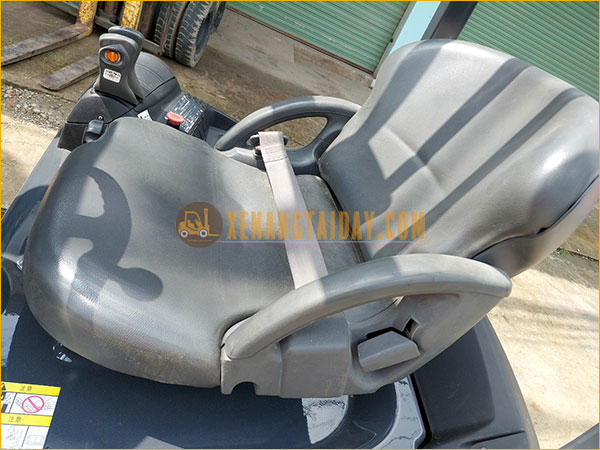 Xe nâng điện ngồi lái KOMATSU FB18-12