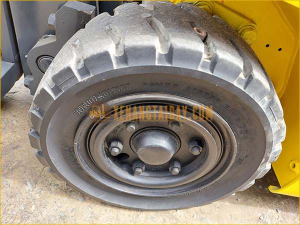 Xe nâng điện ngồi lái KOMATSU FB18-12