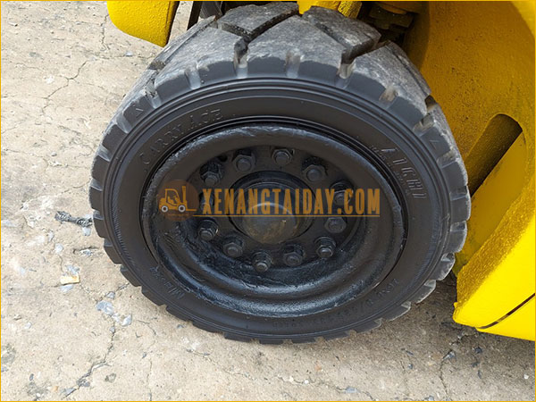 Xe nâng điện ngồi lái KOMATSU FB18-12