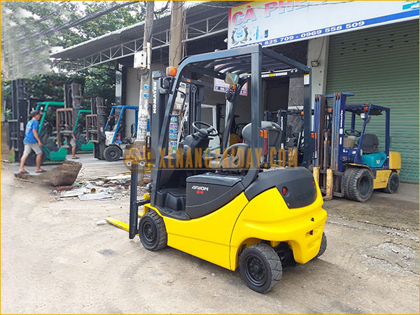 Xe nâng điện ngồi lái KOMATSU FB18-12