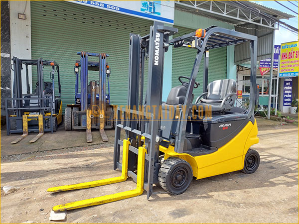Xe nâng điện ngồi lái KOMATSU FB18-12