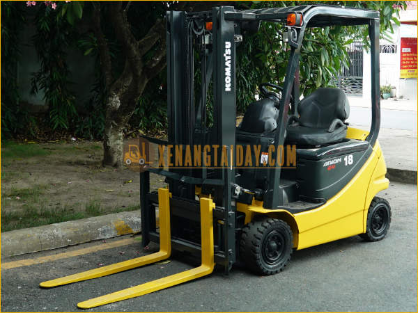 Xe nâng điện ngồi lái KOMATSU FB18-12