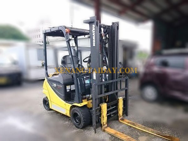 Xe nâng điện ngồi lái KOMATSU FB20A-12