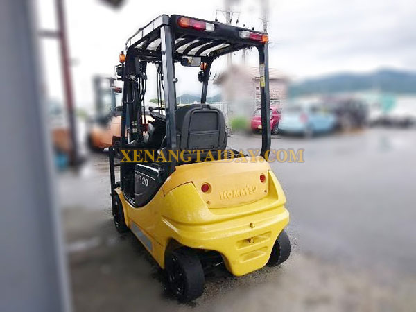Xe nâng điện ngồi lái KOMATSU FB20A-12