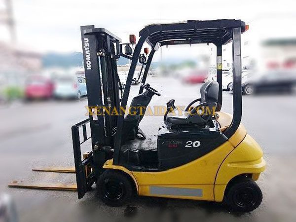 Xe nâng điện ngồi lái KOMATSU FB20A-12