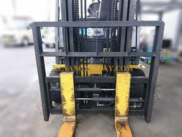 Xe nâng điện ngồi lái KOMATSU FB20A-12