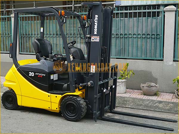Xe nâng điện ngồi lái KOMATSU FB20A-12
