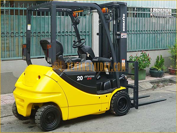 Xe nâng điện ngồi lái KOMATSU FB20A-12