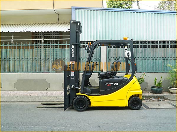 Xe nâng điện ngồi lái KOMATSU FB20AG-12