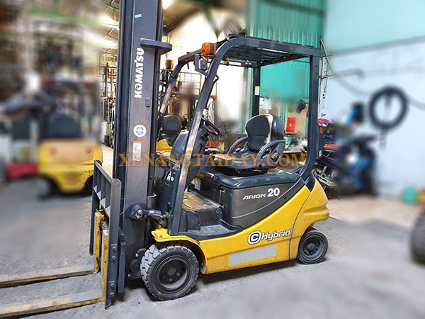 Xe nâng điện ngồi lái KOMATSU FB20AHB-12