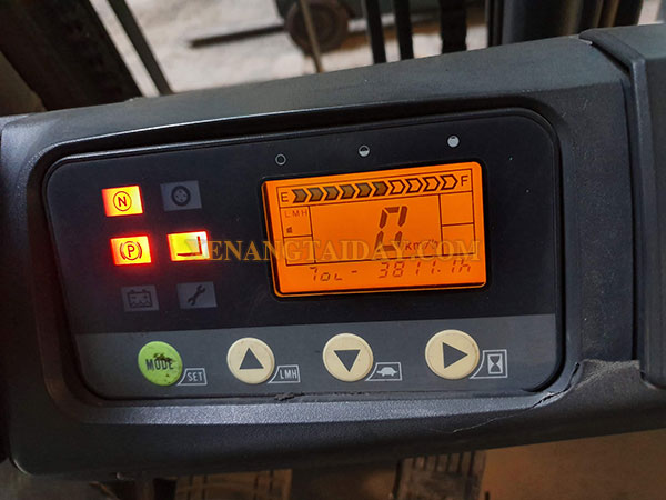Xe nâng điện ngồi lái KOMATSU FB20AHB-12