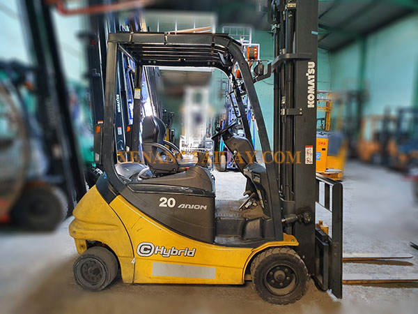 Xe nâng điện ngồi lái KOMATSU FB20AHB-12