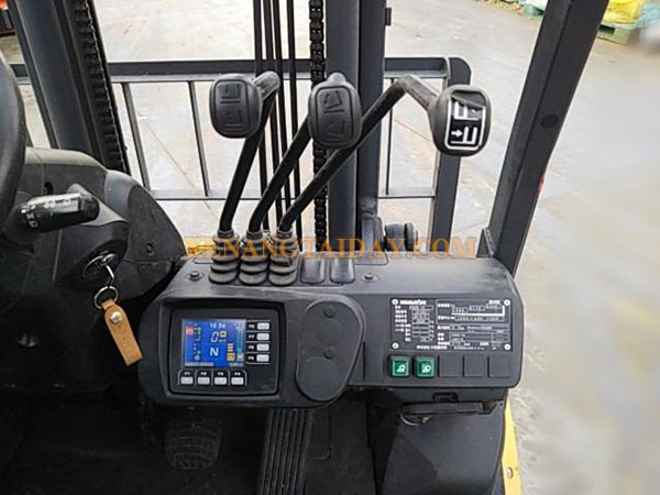 Xe nâng điện ngồi lái KOMATSU FB25-12