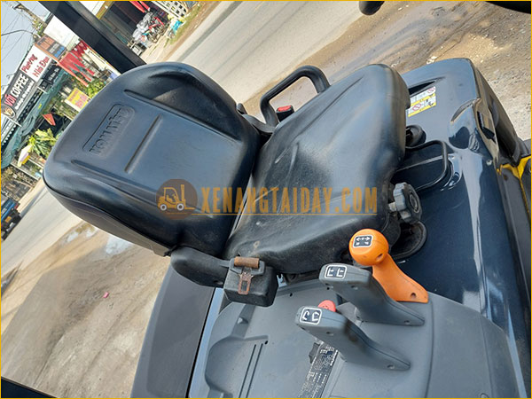 Xe nâng điện ngồi lái KOMATSU FB15-12