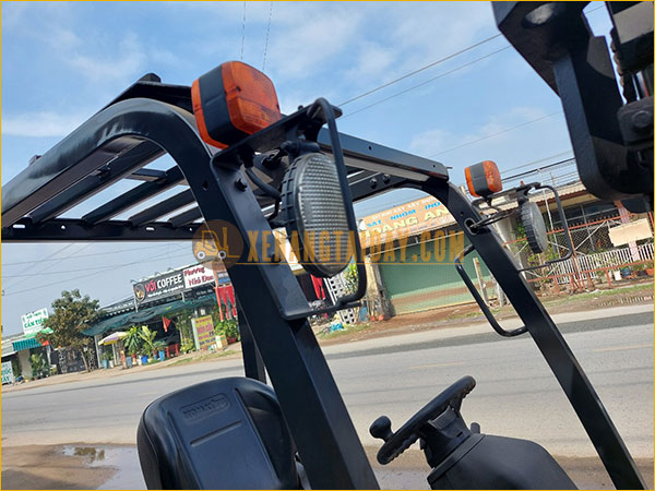 Xe nâng điện ngồi lái KOMATSU FB15-12