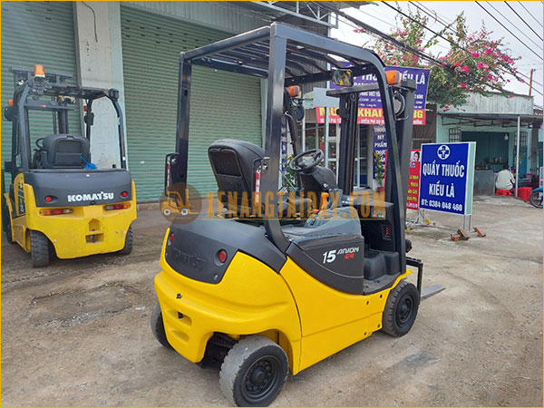 Xe nâng điện ngồi lái KOMATSU FB15-12