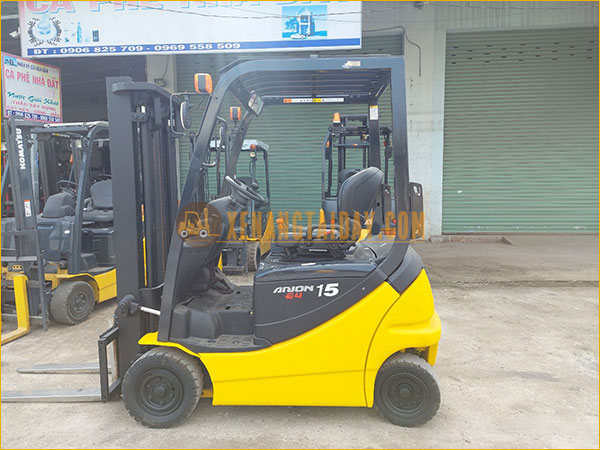 Xe nâng điện ngồi lái KOMATSU FB15-12