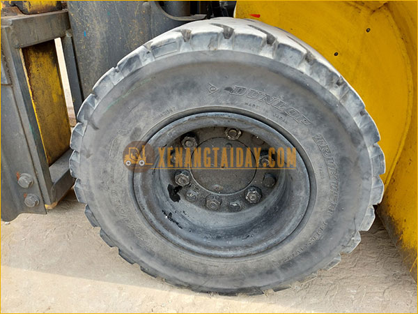 Xe nâng điện ngồi lái KOMATSU FB25-12