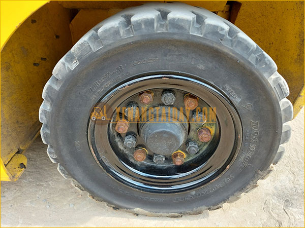 Xe nâng điện ngồi lái KOMATSU FB25-12