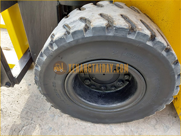 Xe nâng điện ngồi lái KOMATSU FB25-12