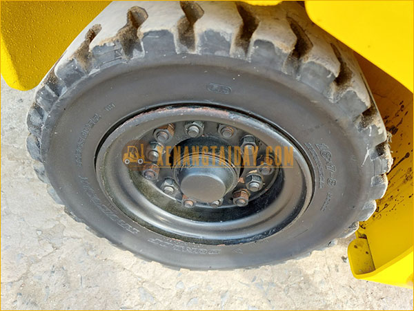 Xe nâng điện ngồi lái KOMATSU FB25-12