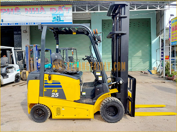 Xe nâng điện ngồi lái KOMATSU FB25-12