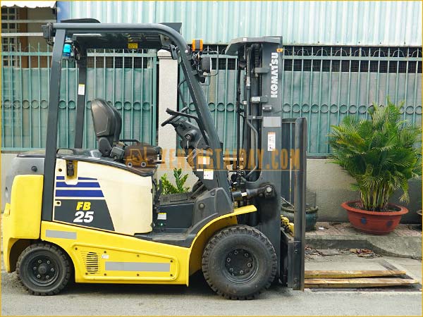 FB25-12 là dòng xe nâng HOT nhất của KOMATSU, nếu bạn đang có nhu cầu mua sắm một chiếc xe nâng bền bỉ thì đây là mẫu nên sở hữu nhất.
