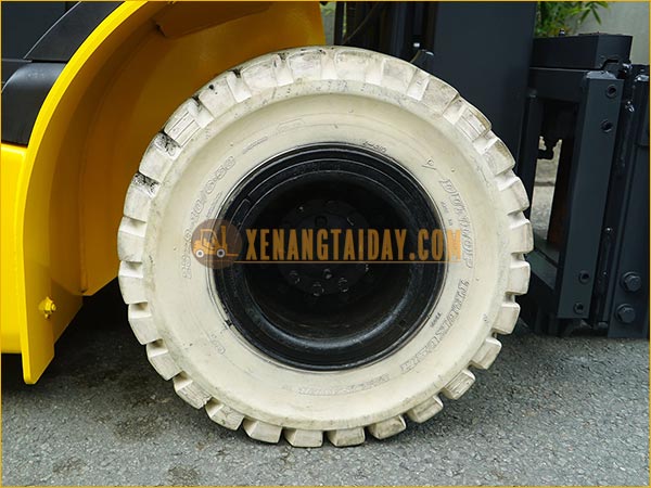 Xe nâng điện ngồi lái KOMATSU FB25-12