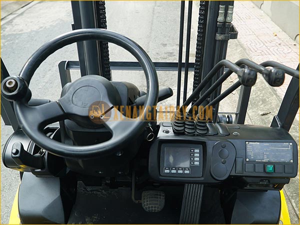 Xe nâng điện ngồi lái KOMATSU FB25-12