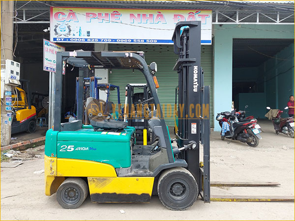 Xe nâng điện ngồi lái KOMATSU FB25EX-11
