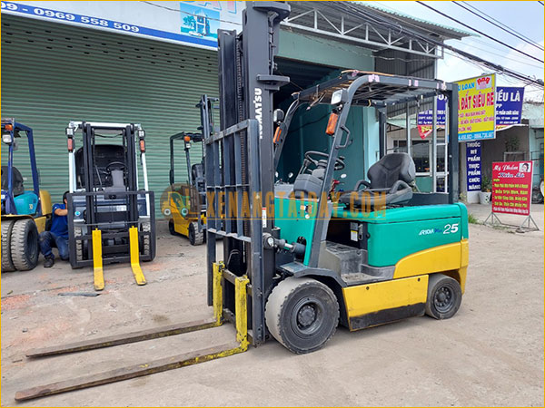 Xe nâng điện ngồi lái KOMATSU FB25EX-11