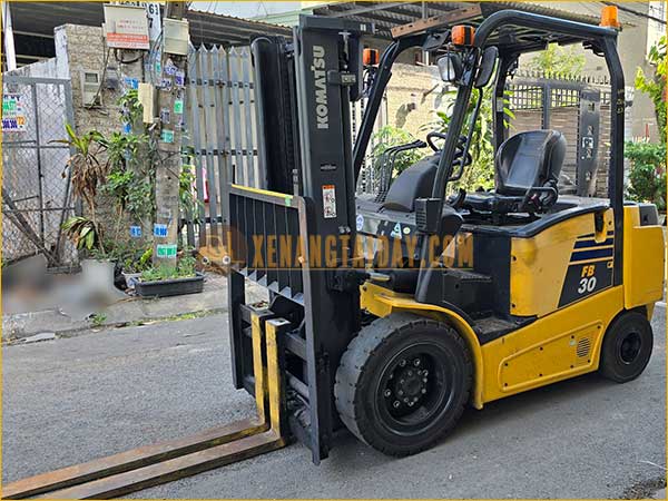 Xe nâng điện ngồi lái KOMATSU FB30-12 gắn pin lithum 72V - 460Ah PKGFF72460