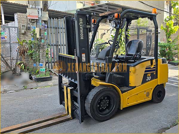 Xe nâng điện ngồi lái KOMATSU FB30-12 gắn pin lithum 72V - 460Ah PKGFF72460