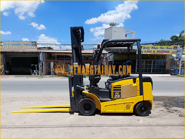 Xe nâng điện ngồi lái KOMATSU FE25-1