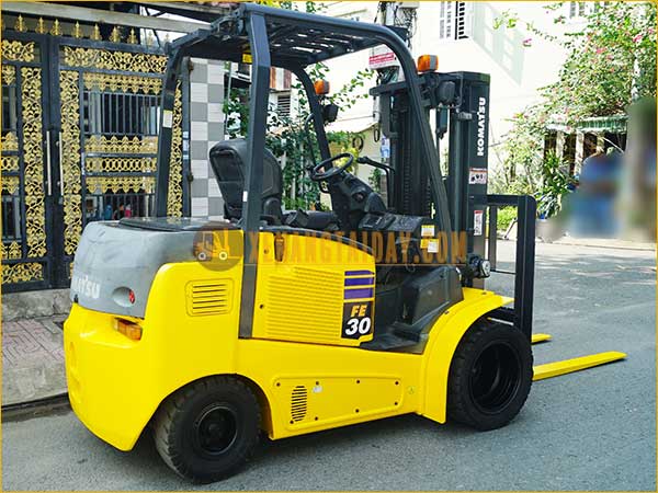 Xe nâng điện ngồi lái KOMATSU FE30-1 gắn bình điện axít chì 72V - 485Ah LIFTTOP VTDX485MH