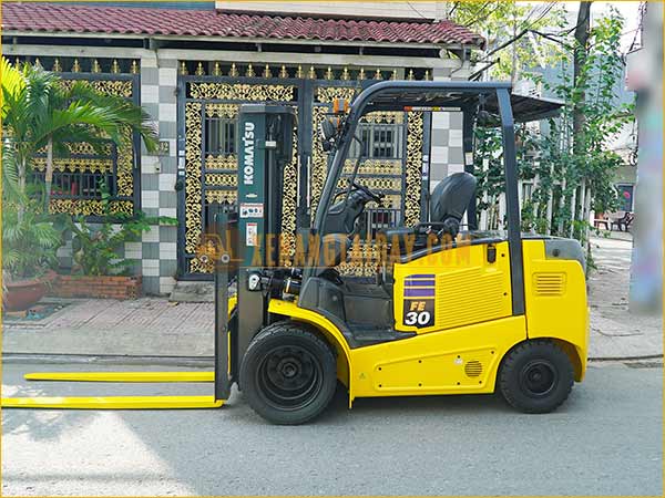 Xe nâng điện ngồi lái thương hiệu Komatsu