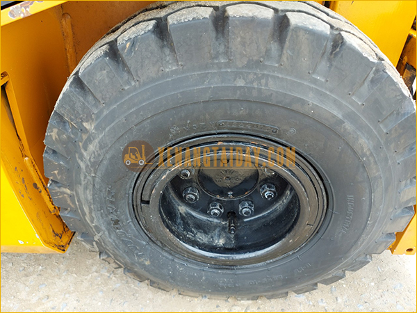 Xe nâng điện ngồi lái Nissan 02ZT1B2R20
