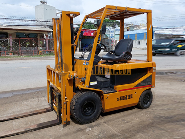 Xe nâng điện ngồi lái Nissan 02ZT1B2R20