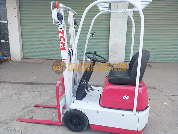 Xe nâng điện ngồi lái TCM FB05S
