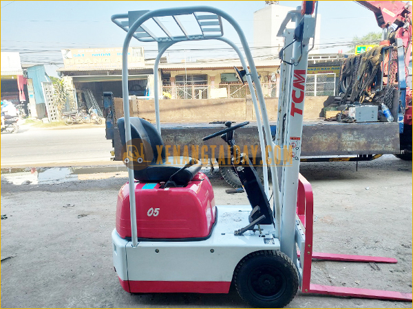 Xe nâng điện ngồi lái TCM FB05S