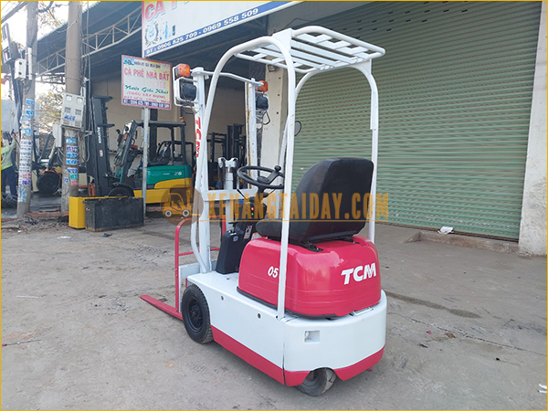 Xe nâng điện ngồi lái TCM FB05S