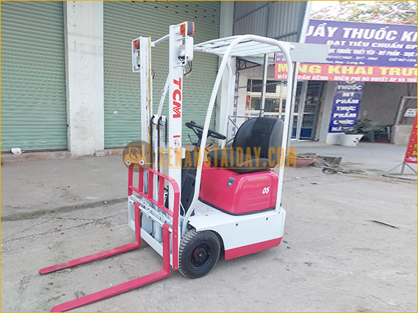 Xe nâng điện ngồi lái TCM FB05S