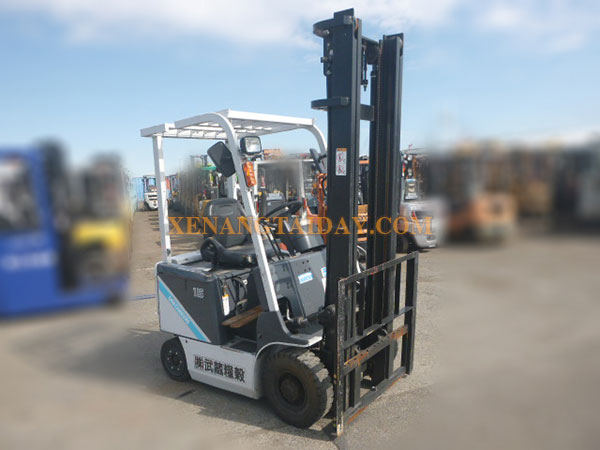 Xe nâng điện ngồi lái TCM FB15-8