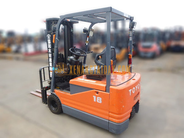 Xe nâng điện ngồi lái TOYOTA 5FBE18