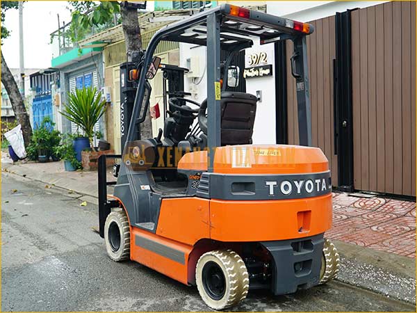 Xe nâng điện ngồi lái TOYOTA 7FB20